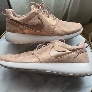 Rose Gold Nike Roshe One’s. Women’s Size 8.